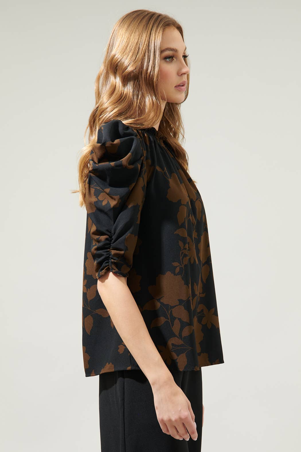 Toffee Floral Drape Sleeve Top: BROWN-BLACK