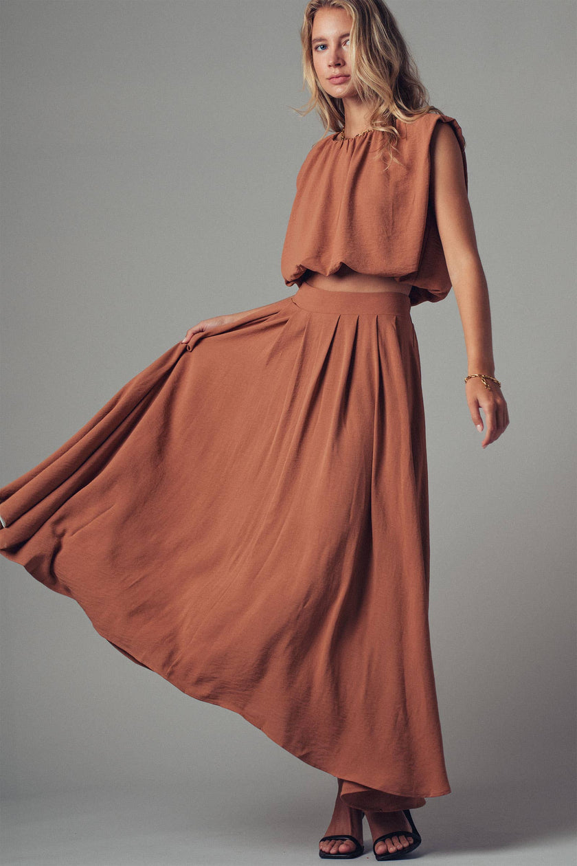 Pleated High-Waist Flowy Skirt: CAMEL