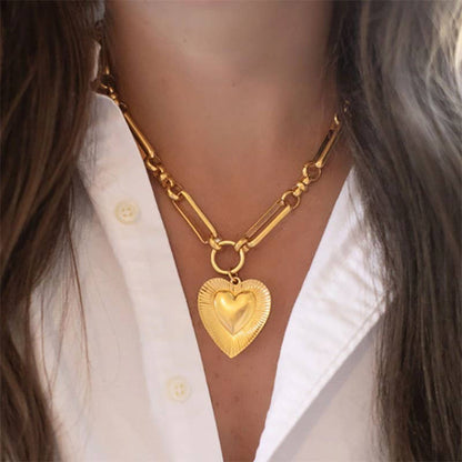 ETCHED HEART CHUNKY CHAIN STATEMENT NECKLACE | GOLD