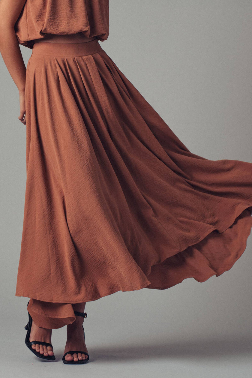 Pleated High-Waist Flowy Skirt: CAMEL