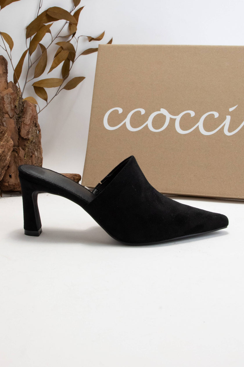 POINTED TOE SLIP ON LOW KITTEN HEEL: BLACK