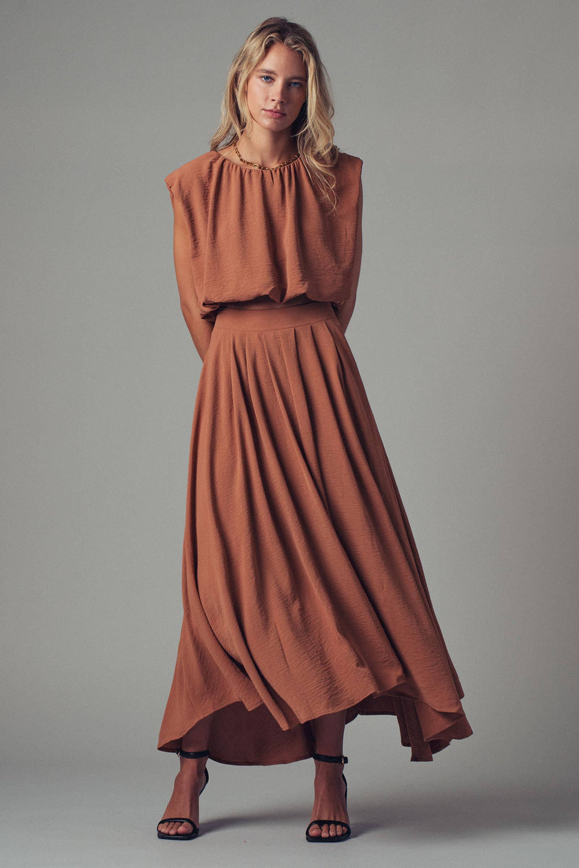 Pleated High-Waist Flowy Skirt: CAMEL