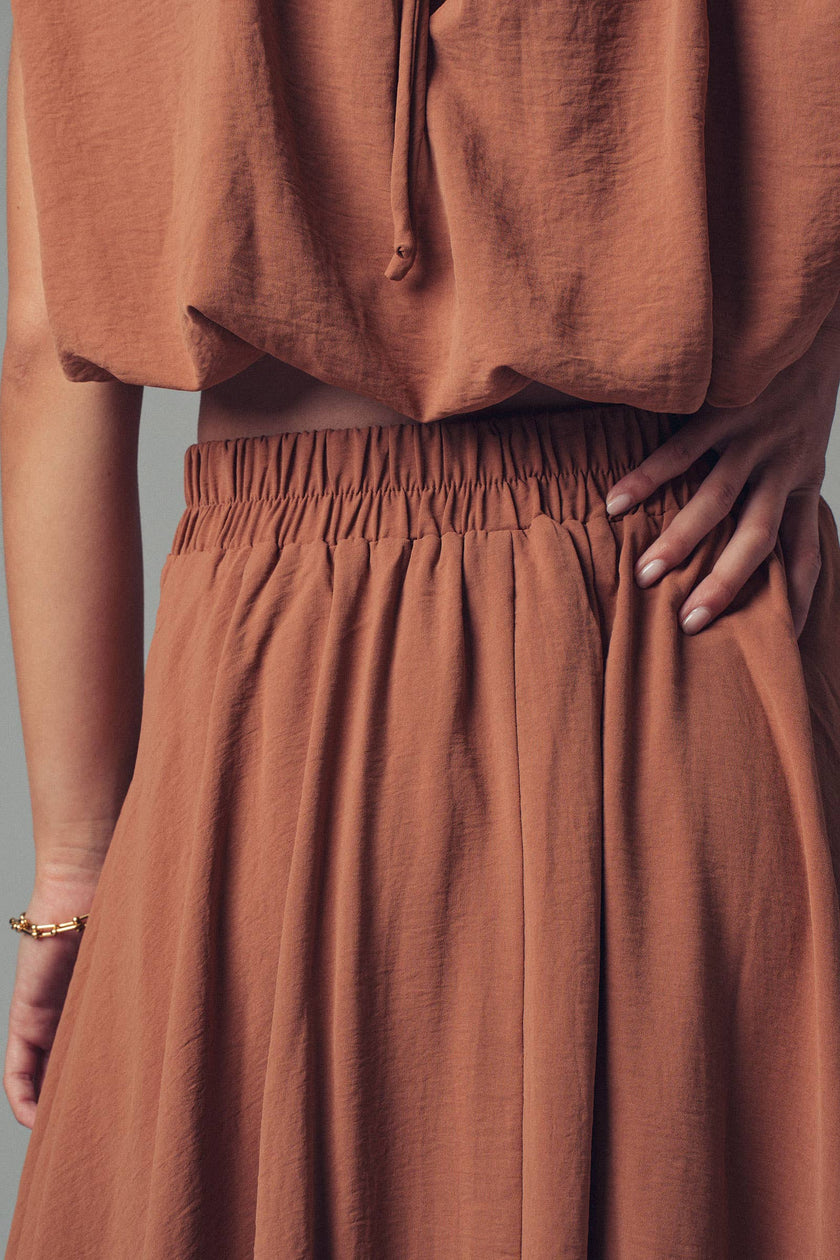 Pleated High-Waist Flowy Skirt: CAMEL